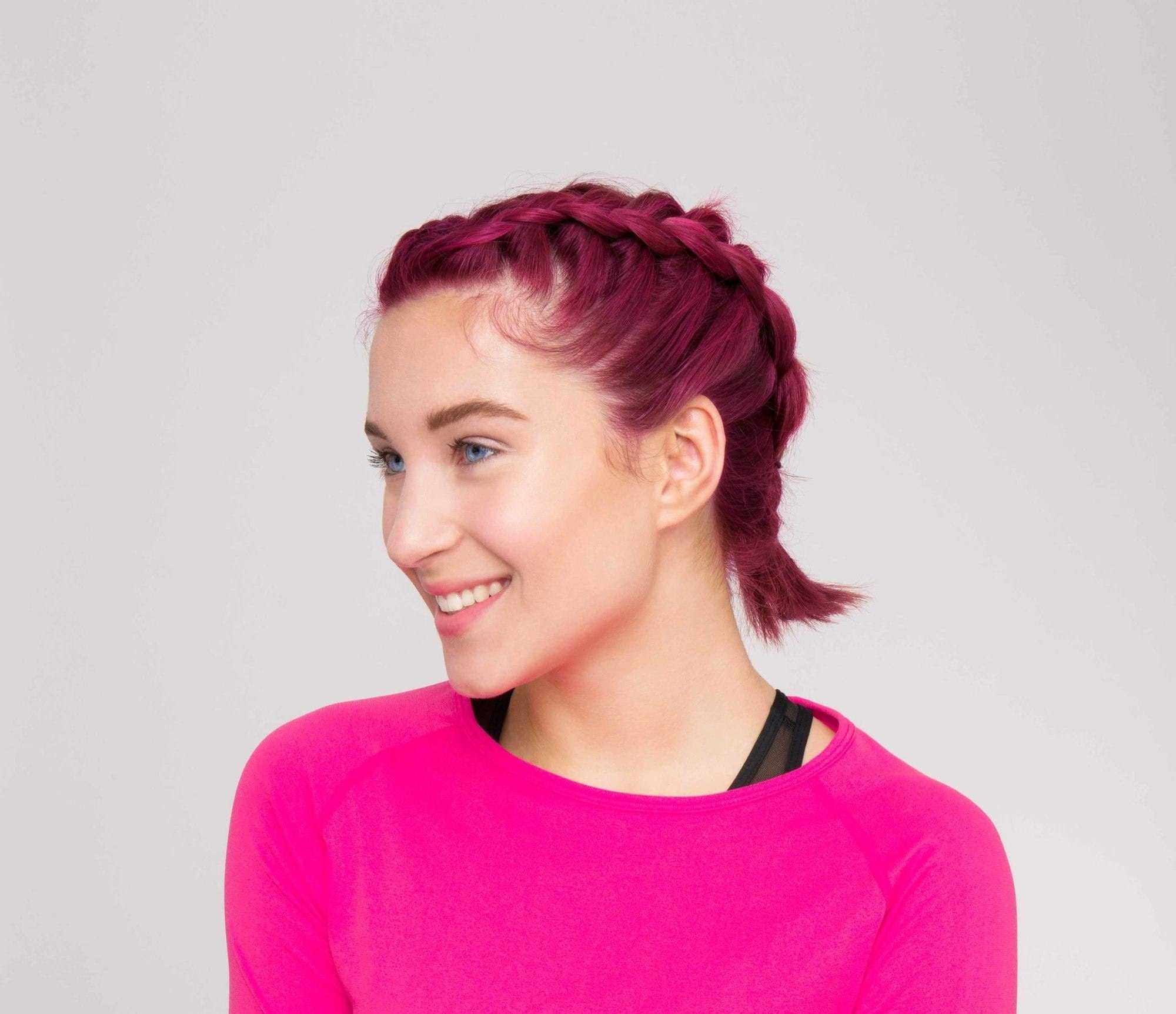 modelo de cabelo rosa com trança dupla holandesa