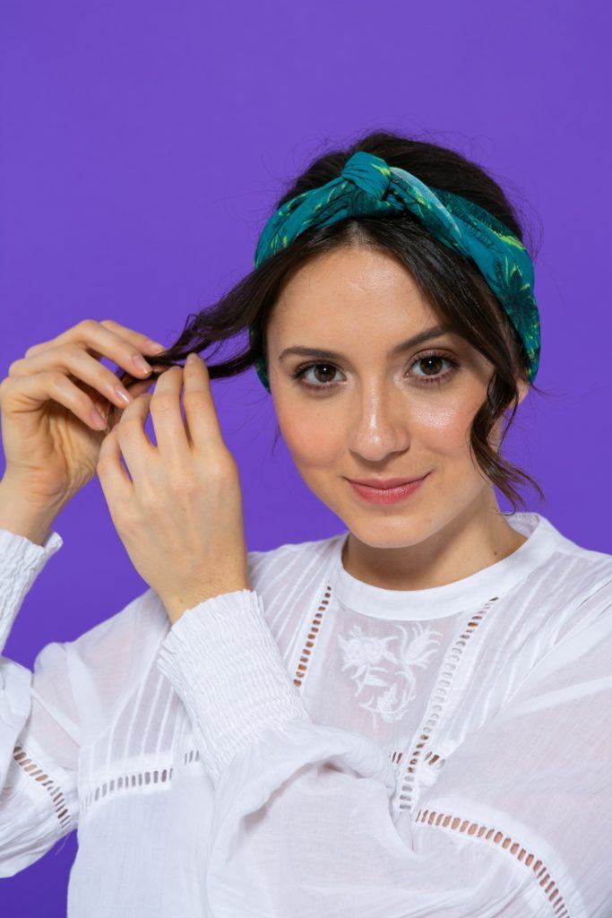 aplicando anti frizz nas pontas