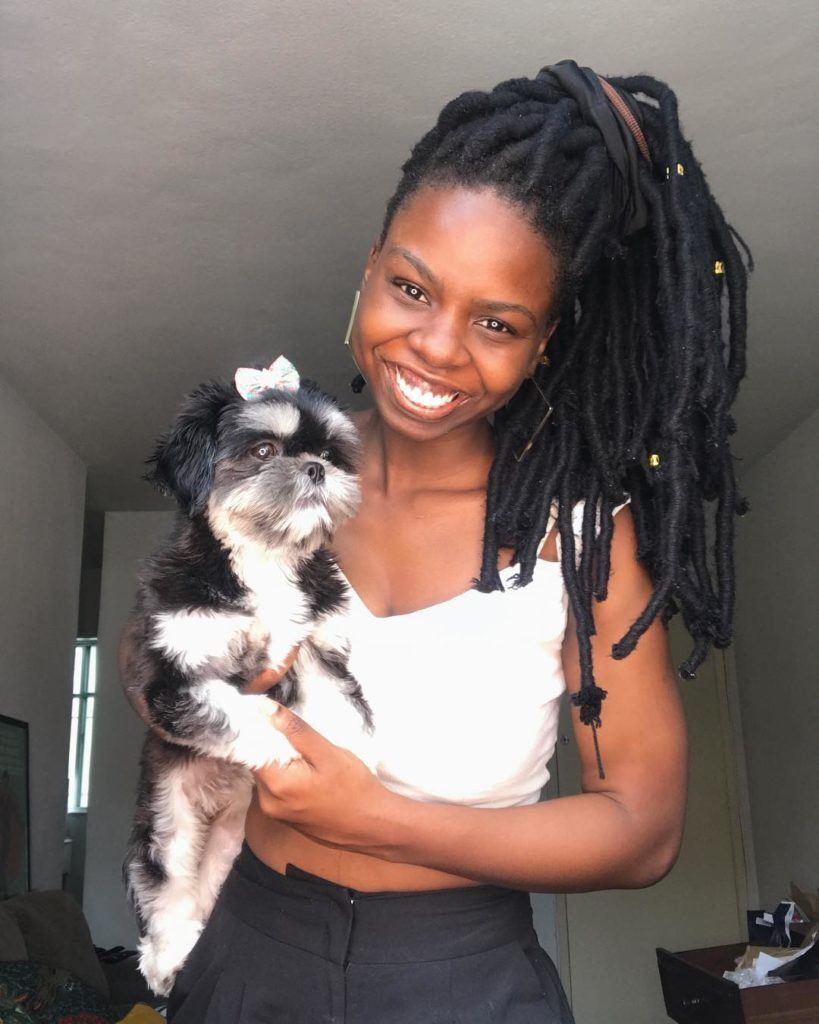 Gabi Oliveira com dreads de lá