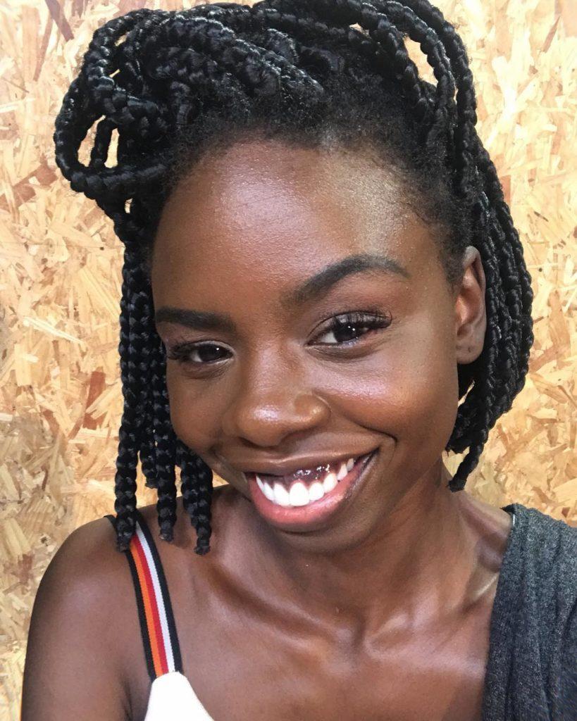 Gabi Oliveira com box braids curtas