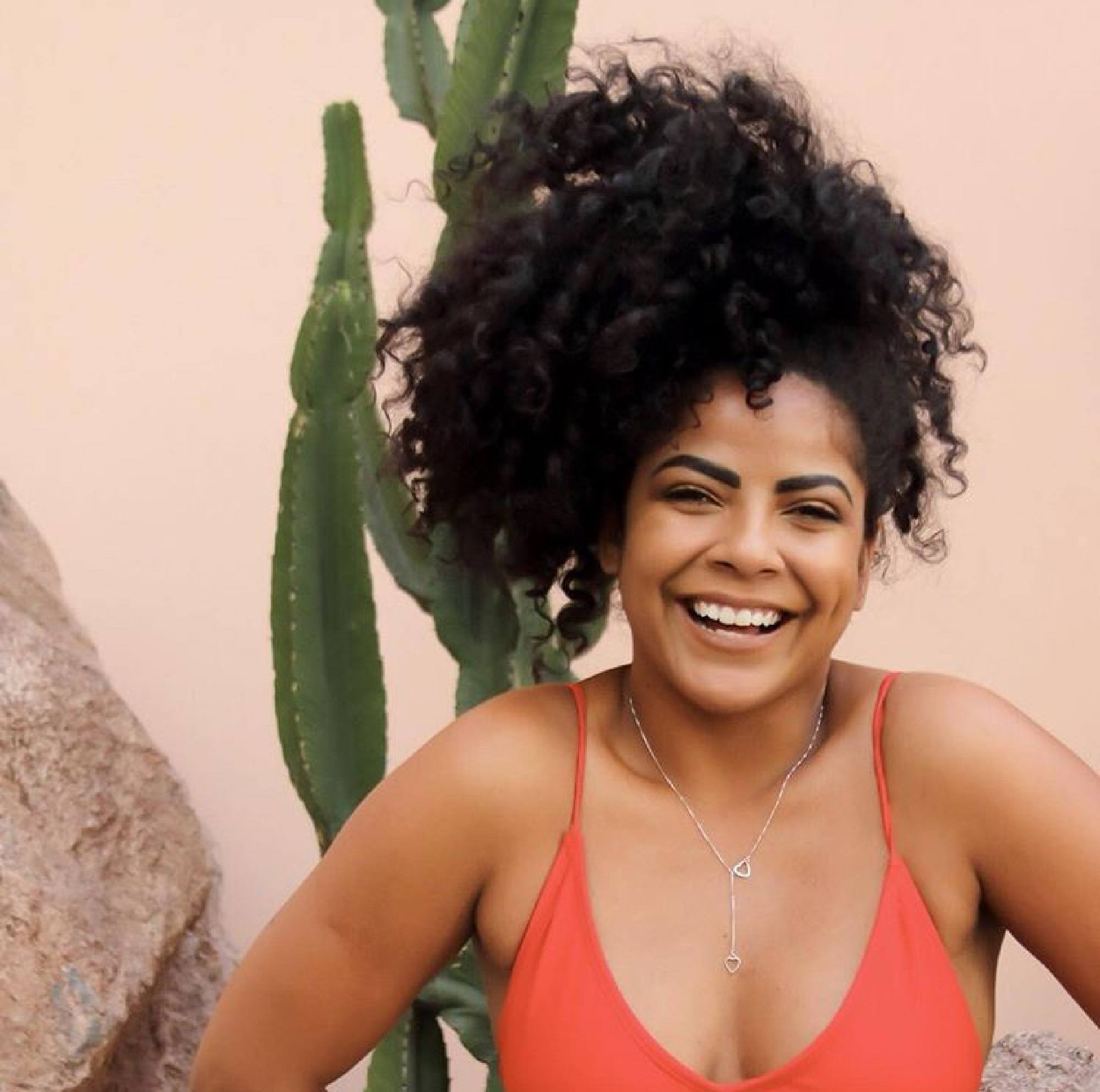 Penteado em cabelo crespo para o dia dos namorados: 10 influencers contam as suas opções