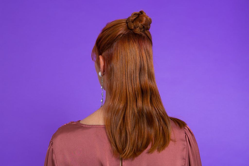 Modelo com penteado para casamento pronto