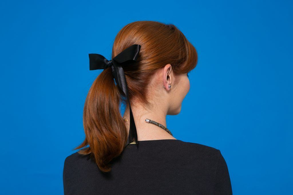 Modelo com o penteado para casamento pronto