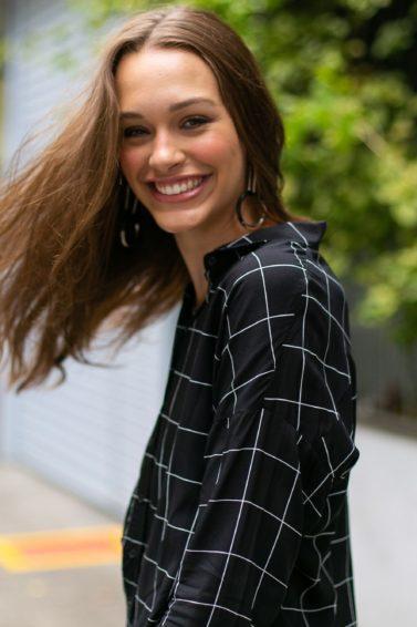 probióticos para cabelo. modelo de cabelo castanho liso e longo