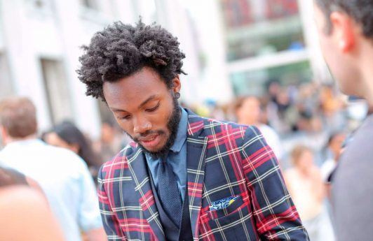 Cabelo afro curto com nudred: aprenda a usar a esponja finalizadora