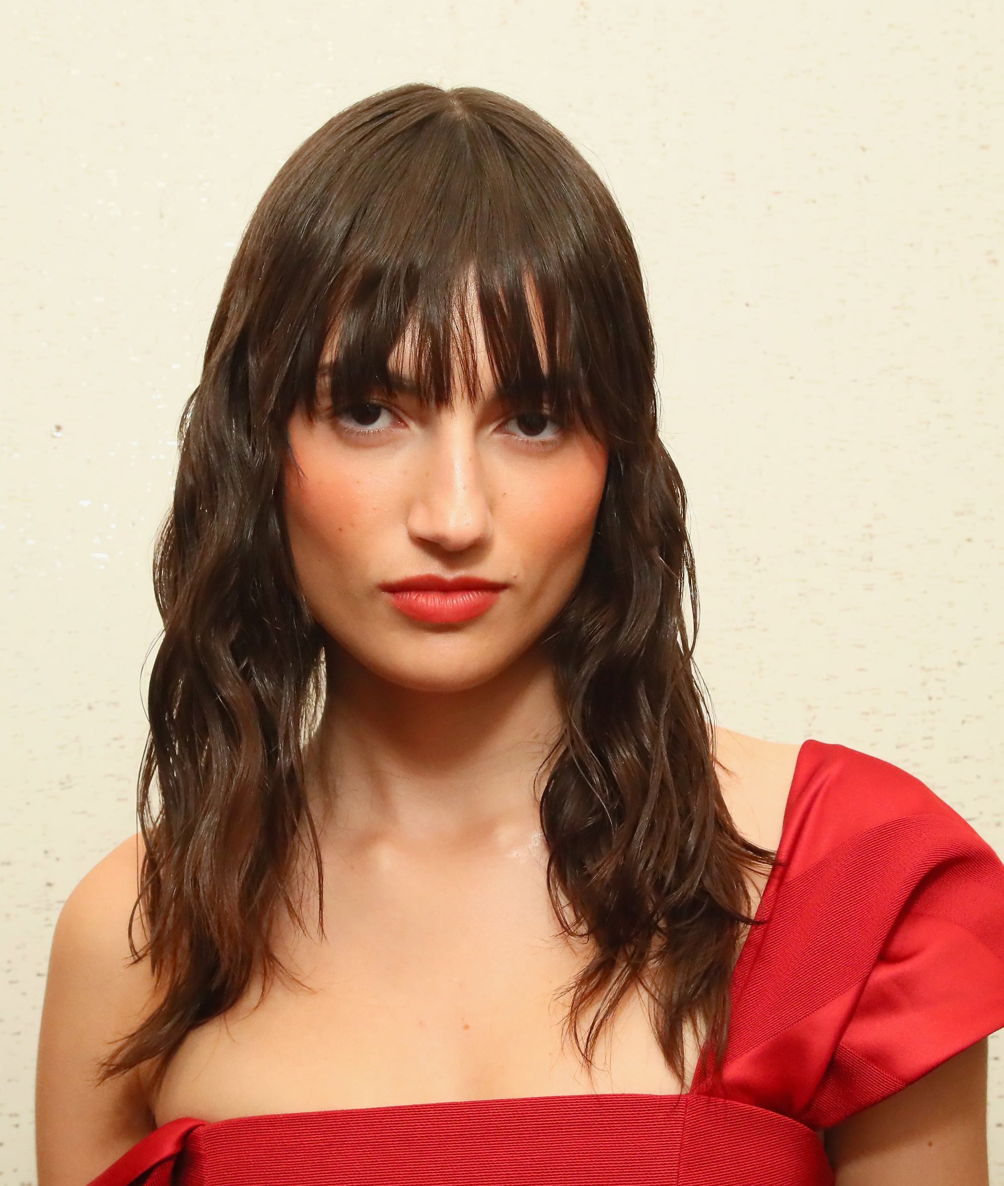 Cabelo liso com franja chapada