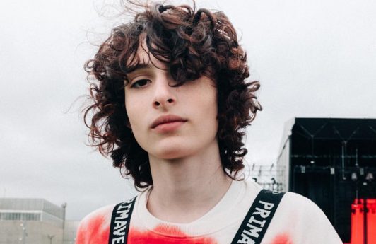 Aprenda como fazer cachos no cabelo masculino curto em poucos minutos