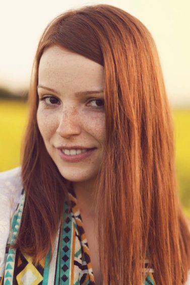 cor do cabelo e genética: modelo com cabelo vermelho