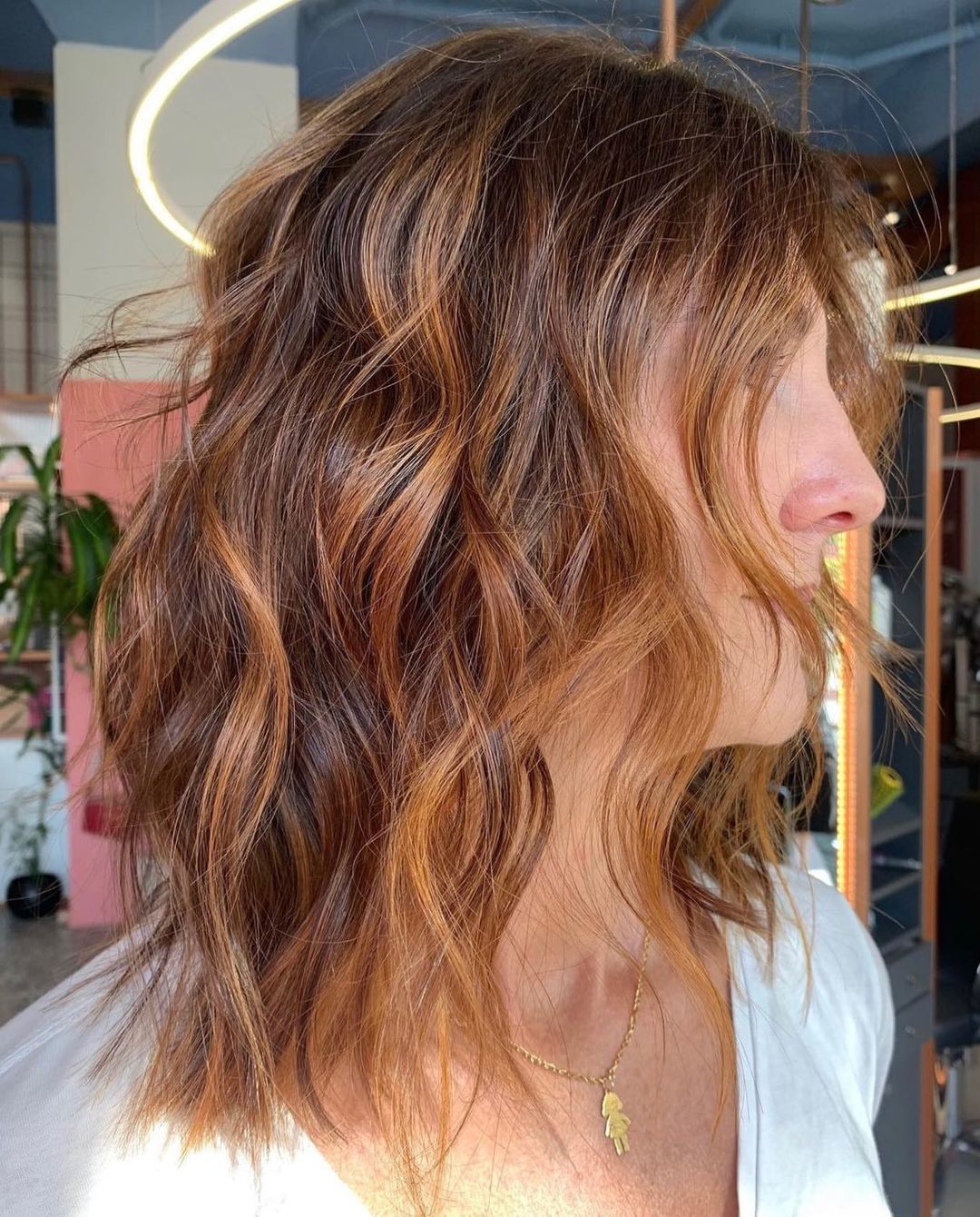 O corte de cabelo médio feminino é chique! Inspire-se em 65 fotos e escolha o seu estilo