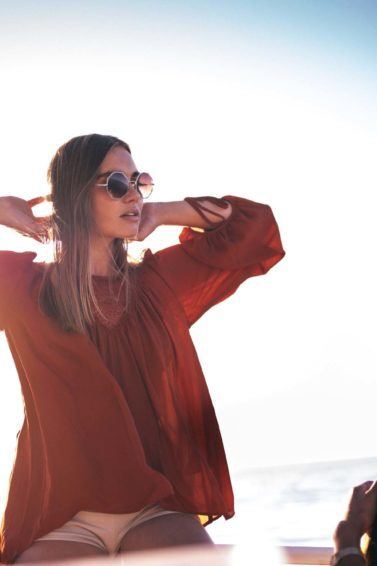 raio laser para cabelo: modelo com cabelo liso médio