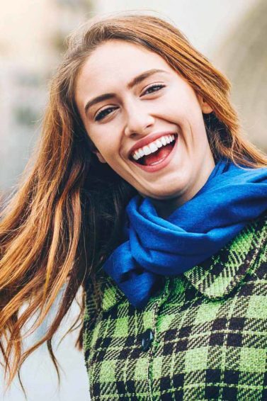 modelo com cabelo liso ruivo: saúde capilar