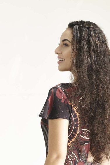 modelo de Trança cascata em cabelo cacheado final