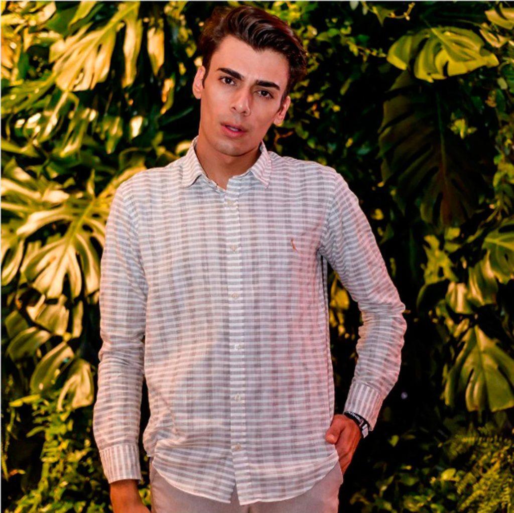 Modelo de Alex Cursino