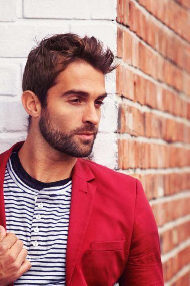 modelo com cabelo curto para ilustrar a matéria sobre cabelo curto ou longo masculino