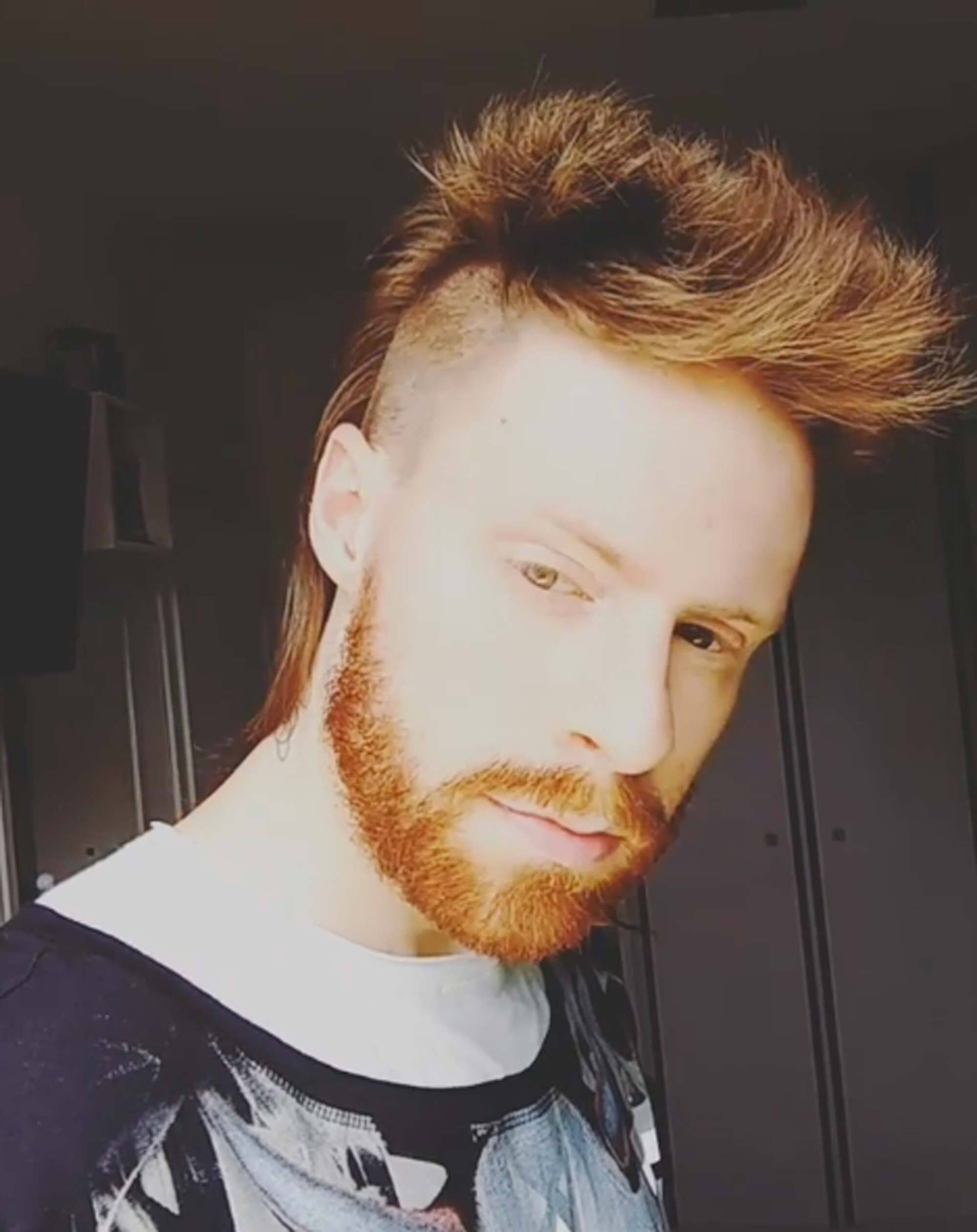 Influencer: Leonardo Coloral conta como cuidar do cabelo ruivo