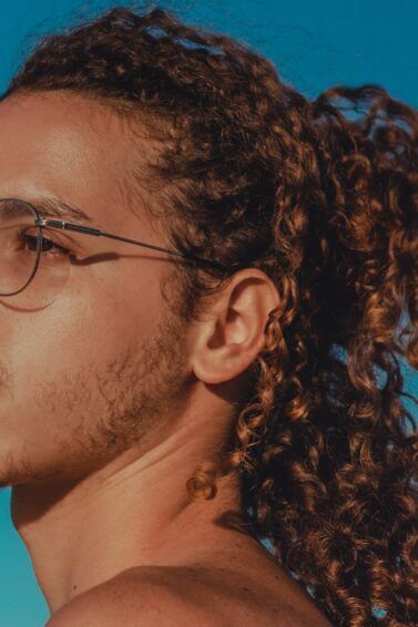 como-pentear cabelo-cacheado-masculino