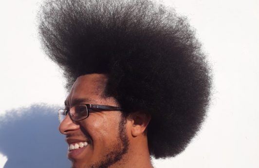 Saiba como pentear cabelo crespo masculino e garanta um visual incrível!