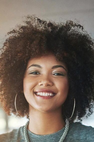 banding em cabelo crespo modelo com frizz nos cabelos crespos