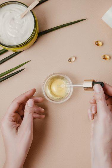 Foto com produtos naturais para cabelo