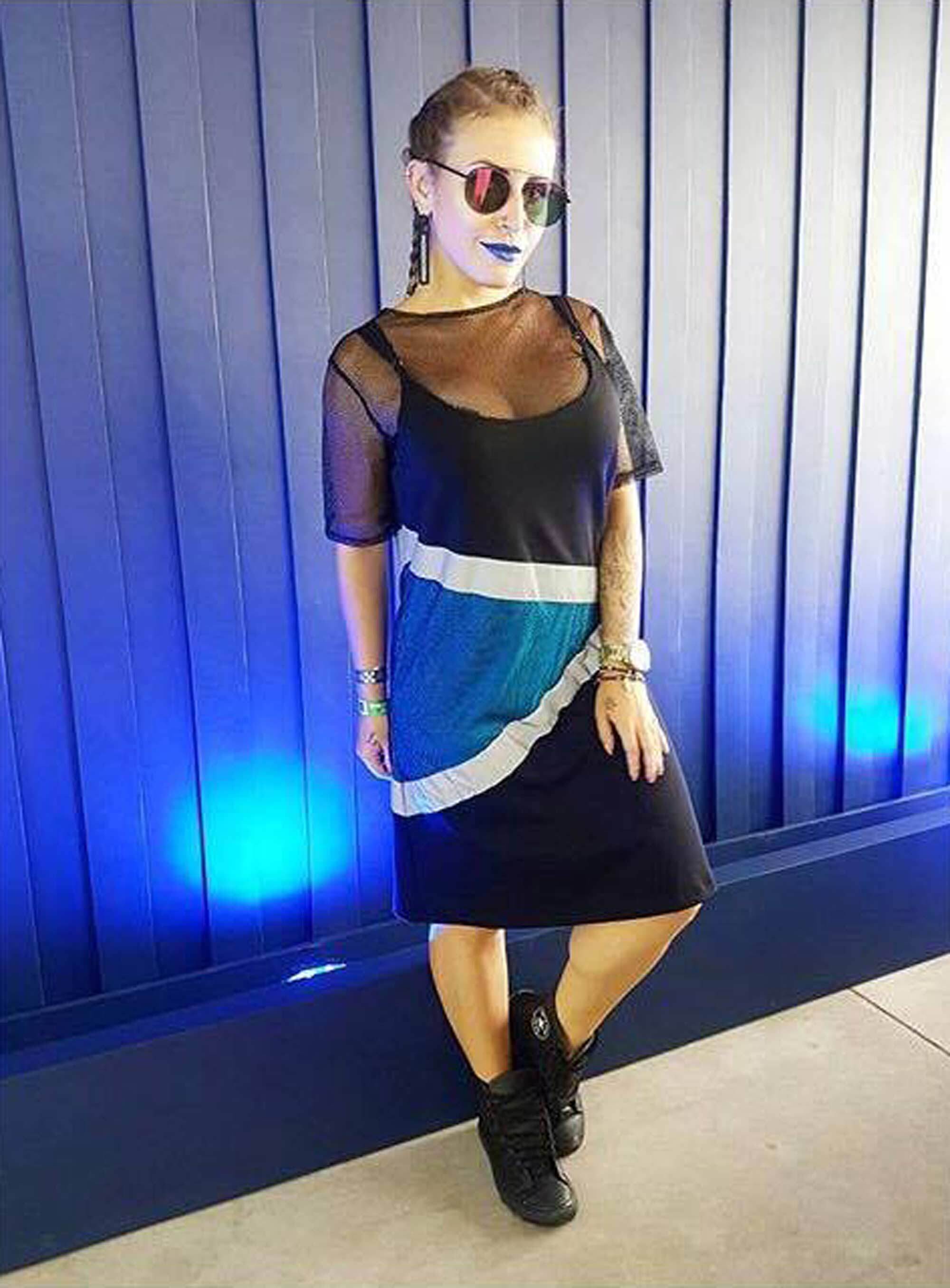mulher usando um dos penteados do Lollapalooza