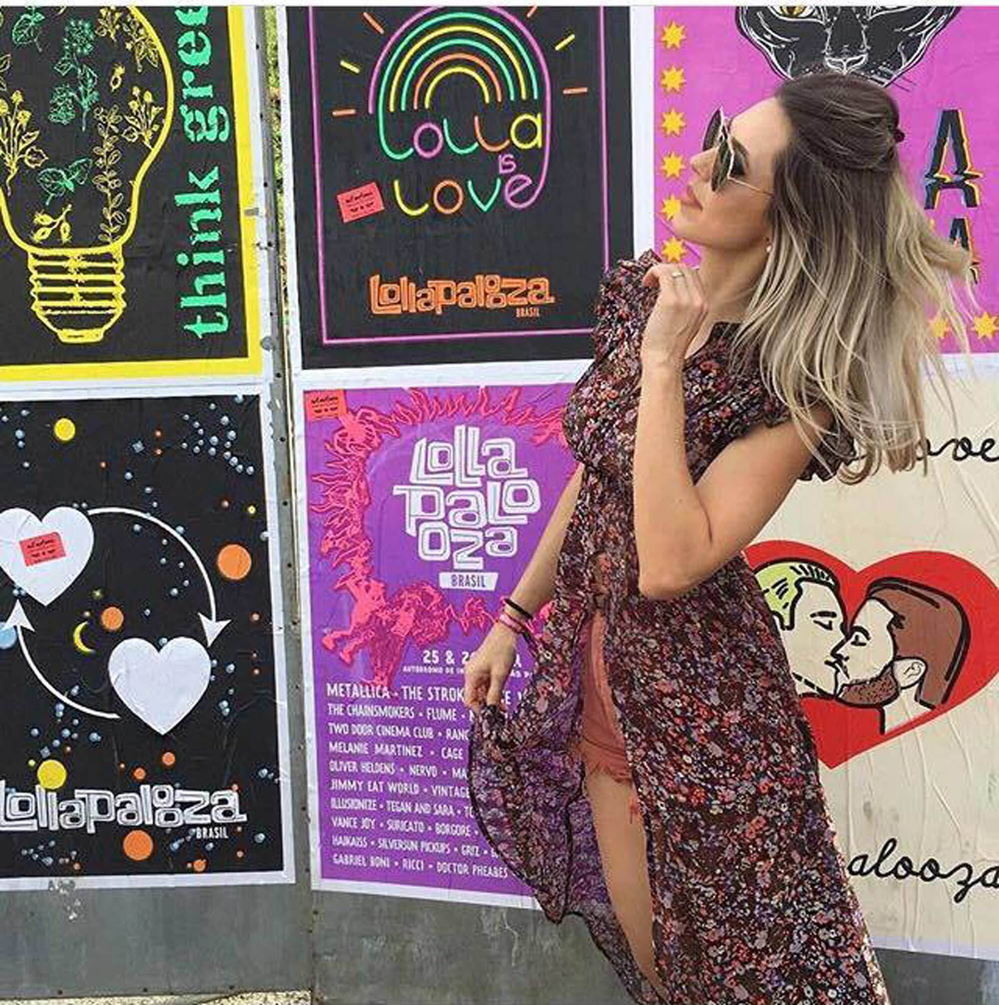 mulher usando um dos penteados do Lollapalooza