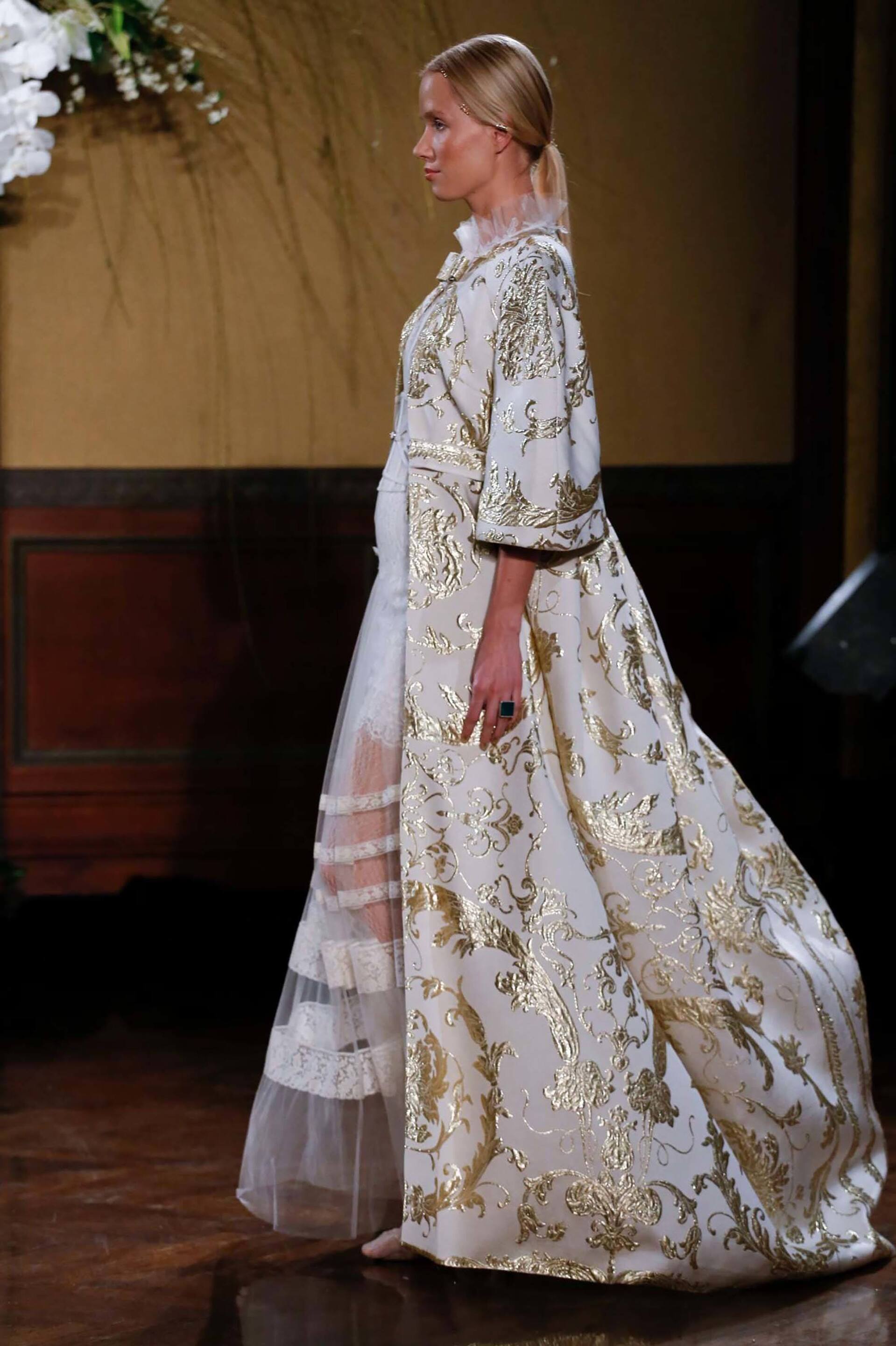 modelo com um dos penteados para wedding season