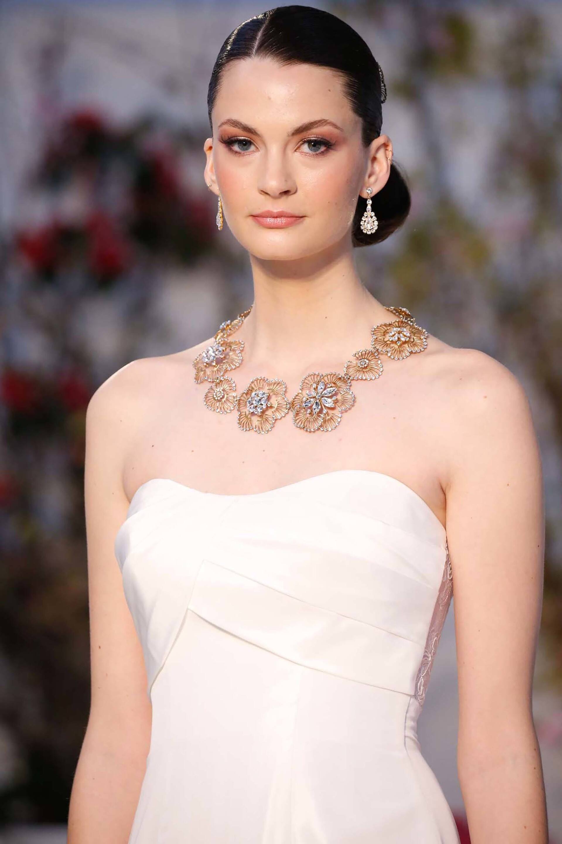 modelo com um dos penteados para wedding season