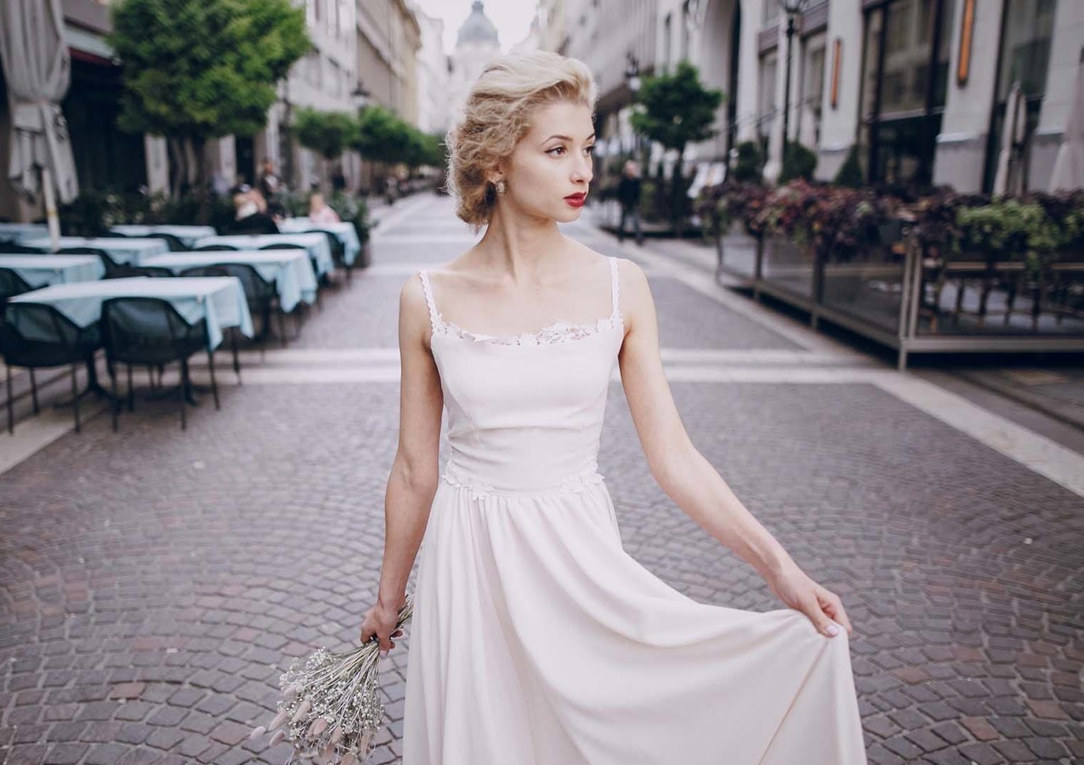 modelo com um dos penteados para wedding season
