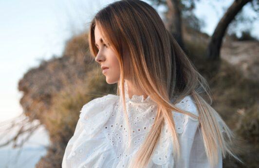 O que é melhor: pintar o cabelo antes ou depois da progressiva? Veja resposta