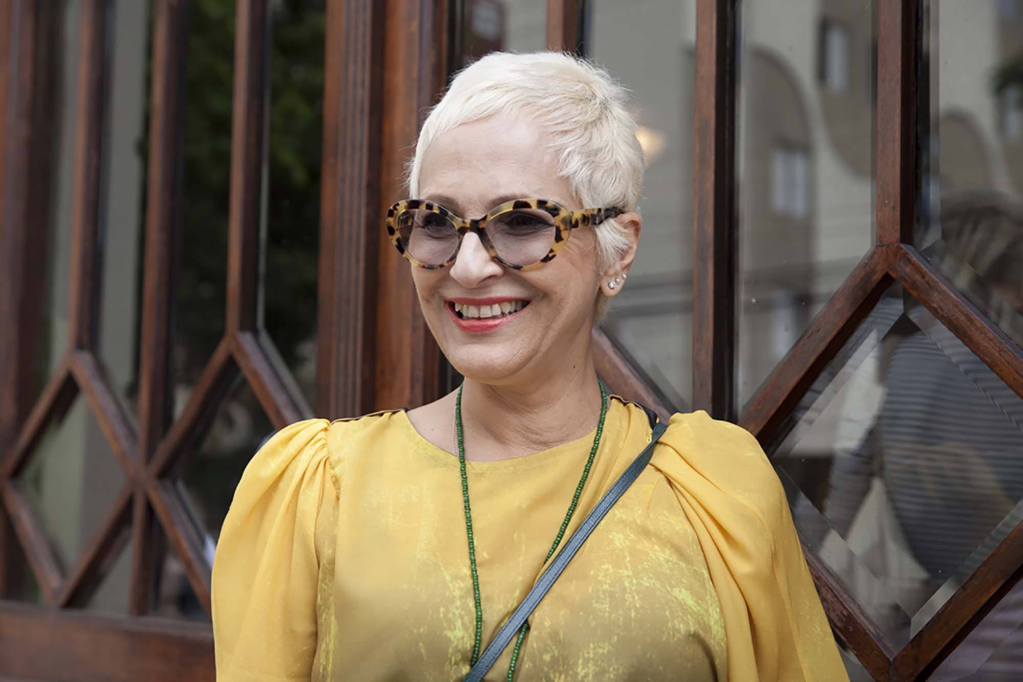 Cabelo curtinho e platinado na SPFW