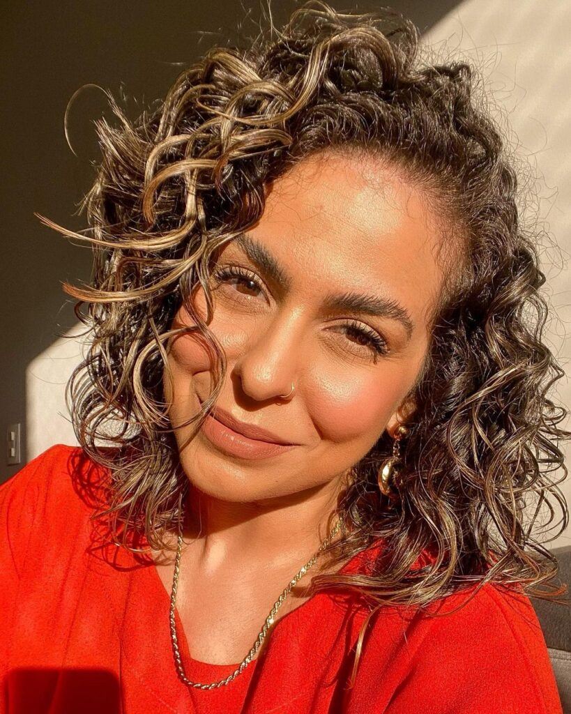 cabelo tipo 3a corte chanel iluminado