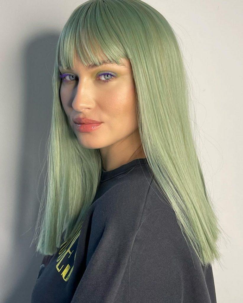 Cabelo verde: como conquistar o tom ideal e dicas de cuidados