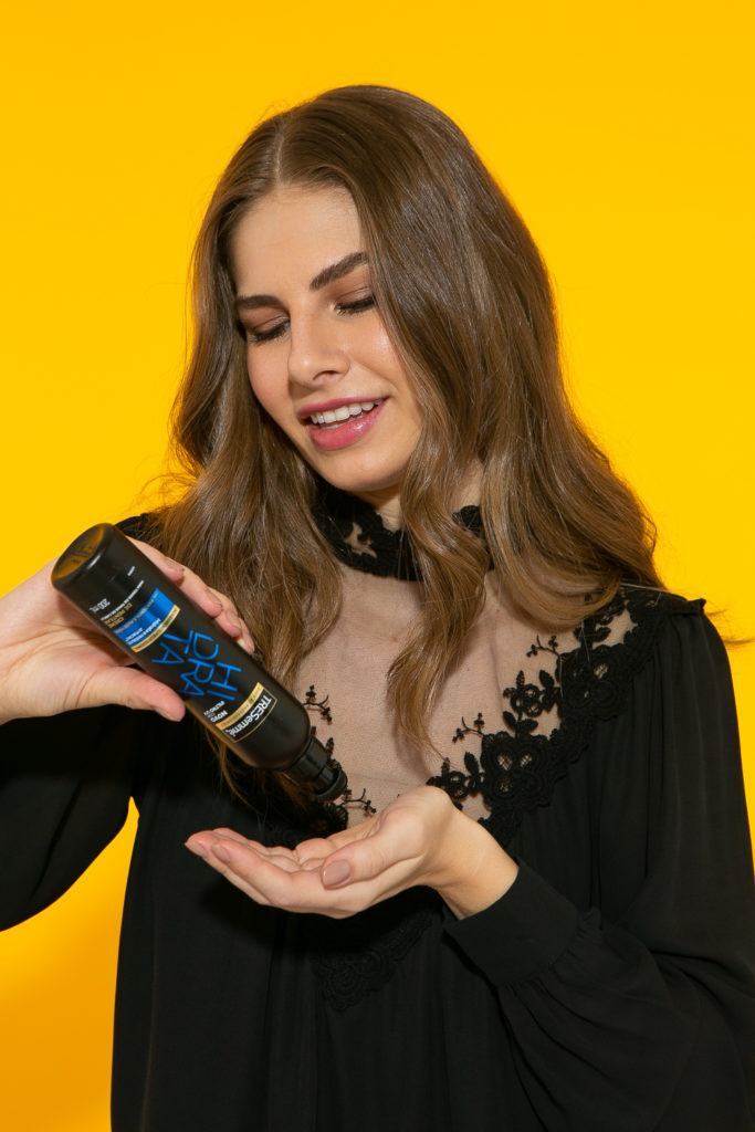  aplicação de creme tresemme hidrata