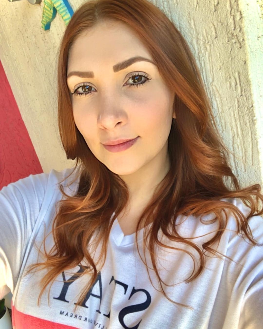 Saiba tudo sobre o ruivo mel — veja fotos desse tom de cabelo!