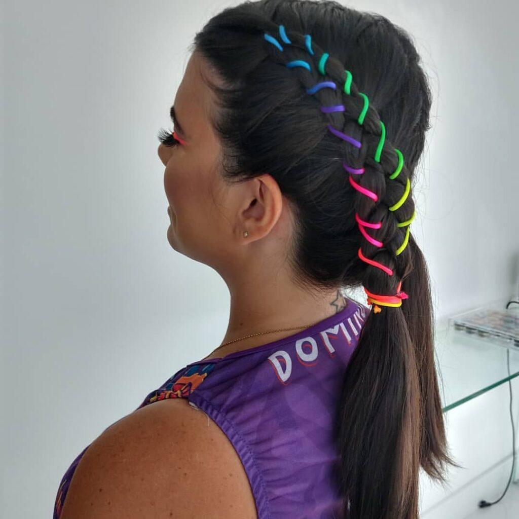 Trança com fita: passo a passo e modelos para se inspirar