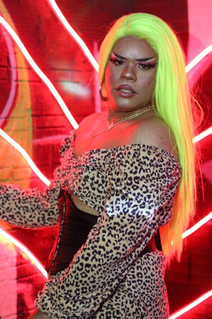 draq queen tainah porta com lace wig verde fluorescente