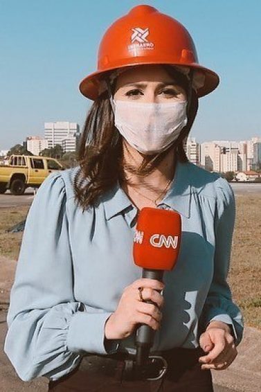 Repórter de TV Anne Barbosa no ar