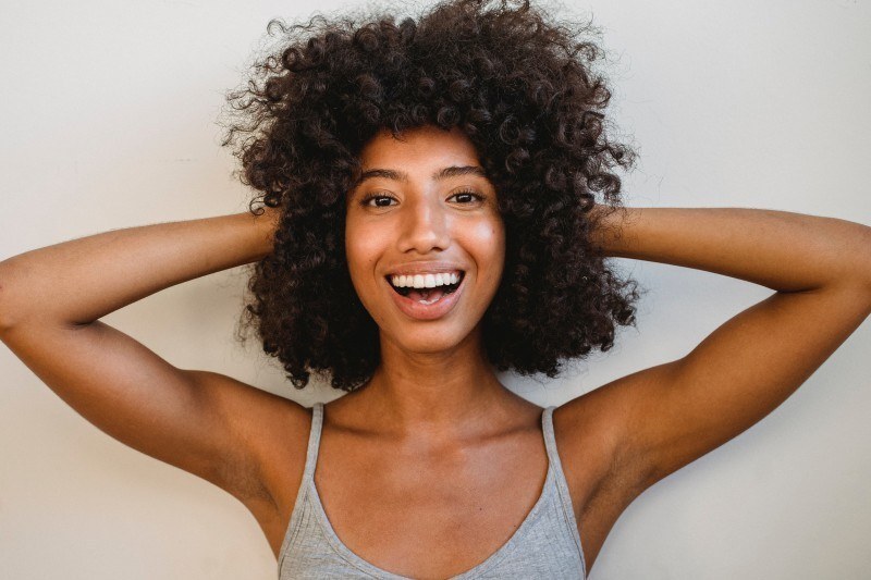 Aprenda como secar cada tipo de cabelo: com ou sem secador