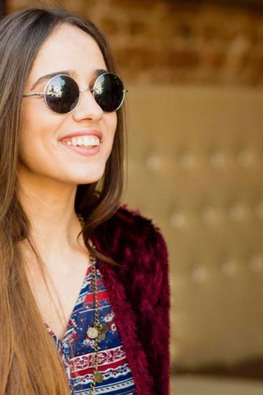modelo com cabelo liso comprido: secar cada tipo de cabelo