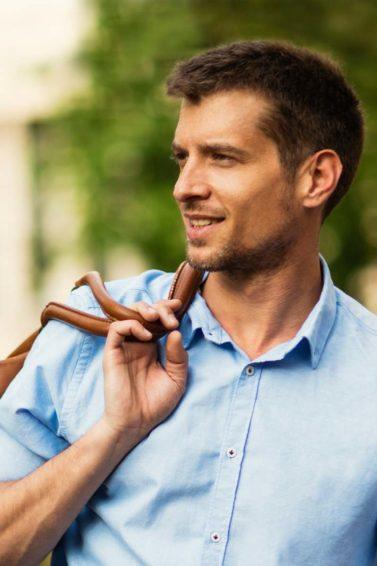 homem com cabelo curtinho: Mitos e verdades sobre a calvície masculina