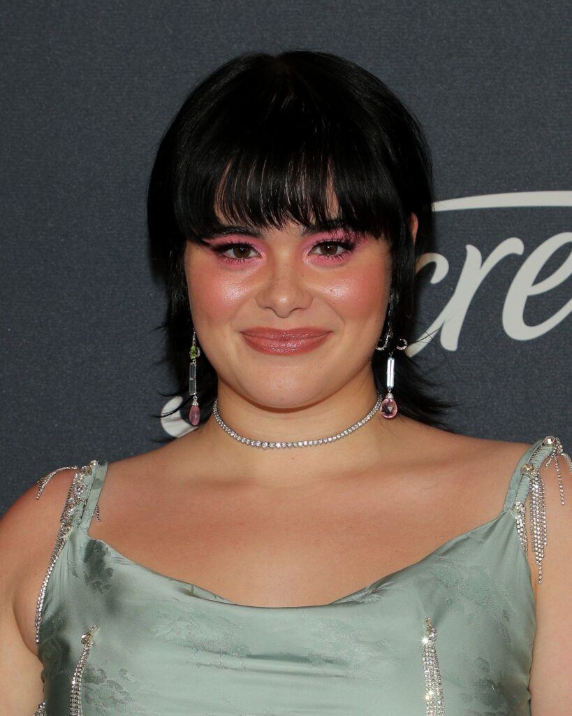 atriz barbie ferreira com corte mixie