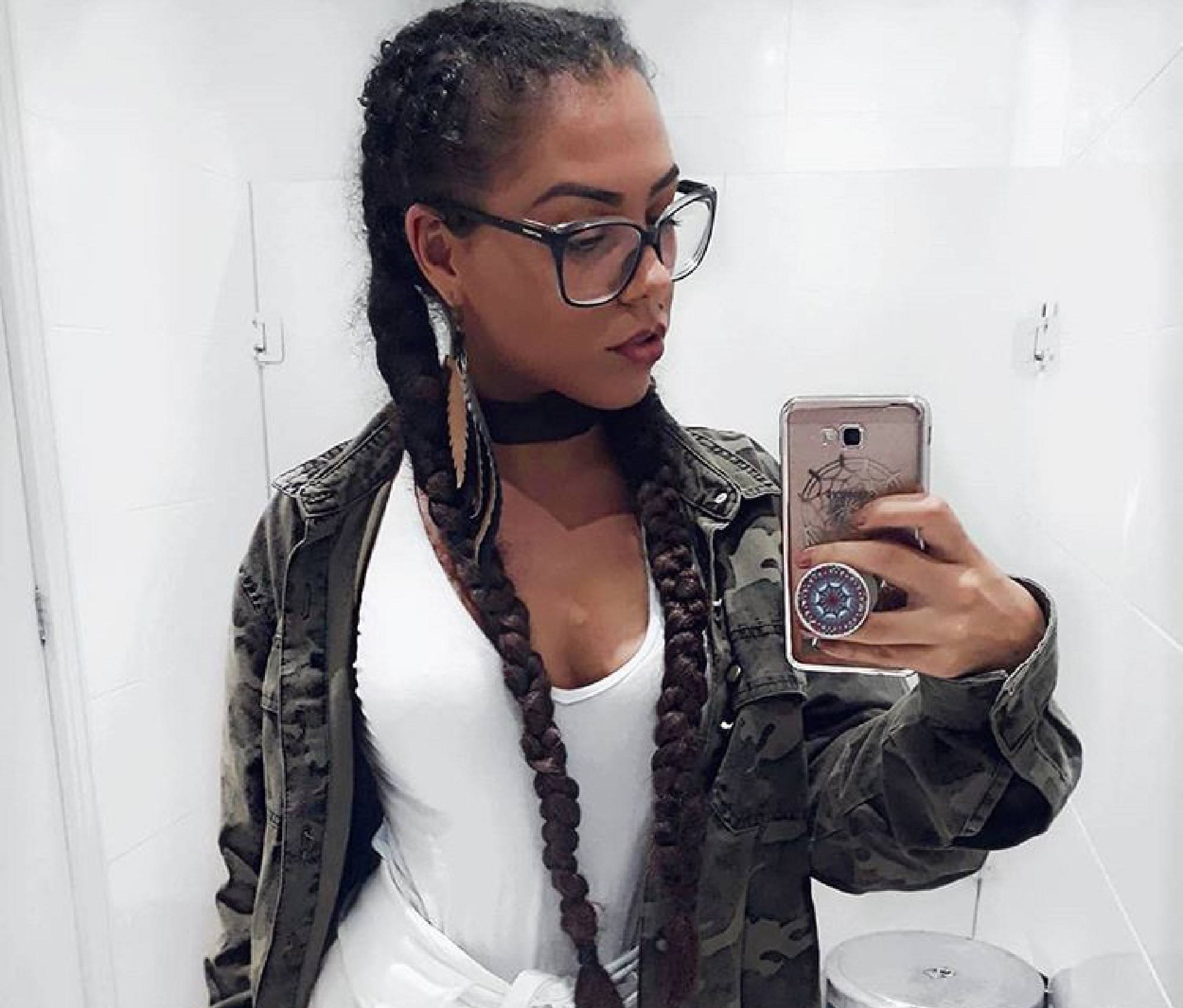 Luri Góss com cabelo crespo com trança boxeadora