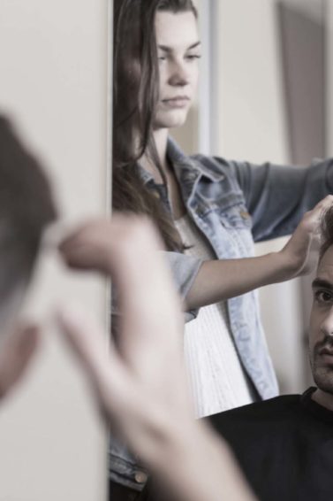 modelo com undercut no salão