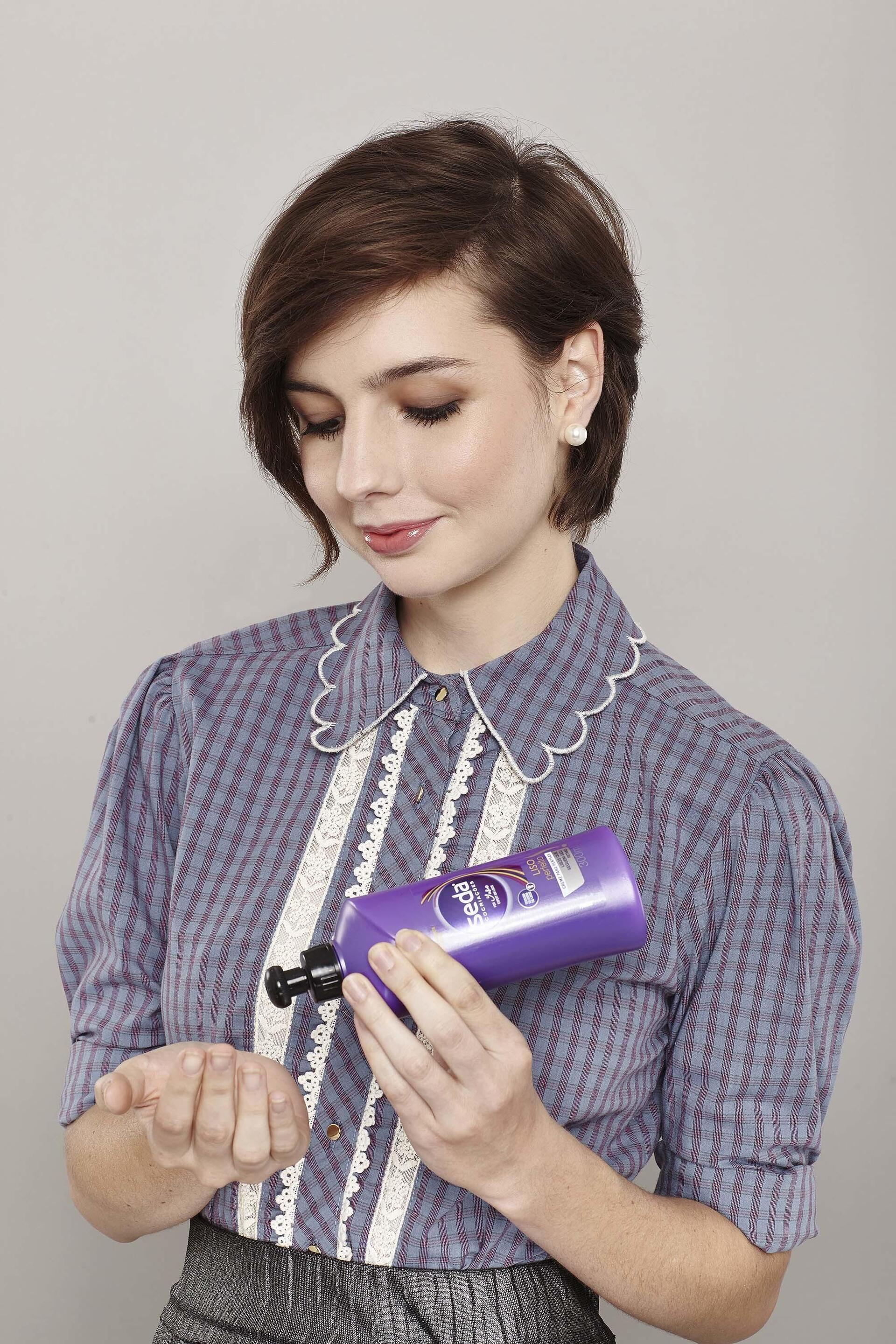 Cabelo liso curtissimo com franja longa