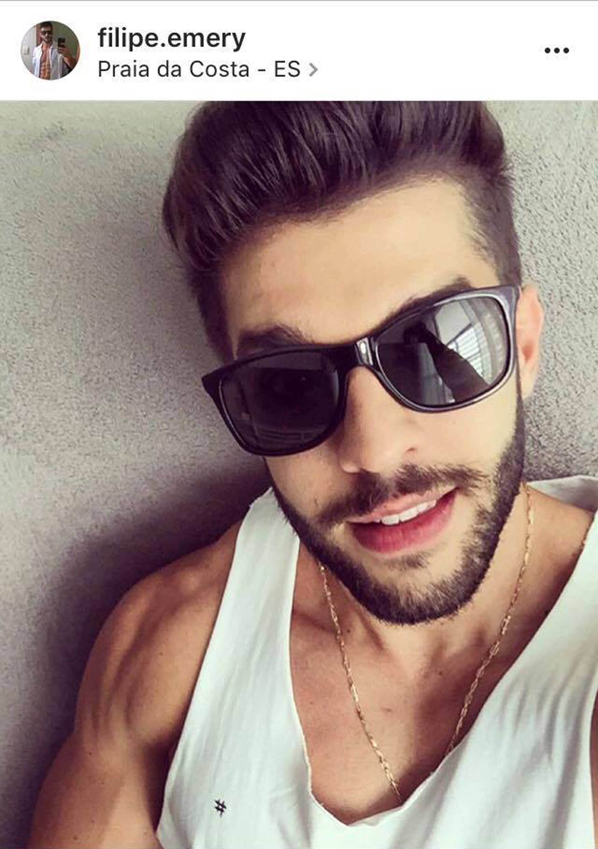 homem branco com cabelo preto: cabelos masculinos do Instagram