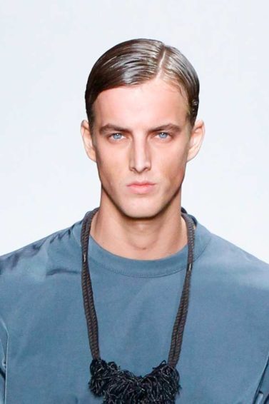 modelo com um dos cabelos masculinos dos famosos 2017
