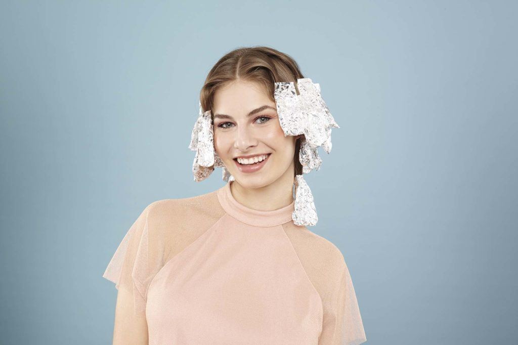modelo de como fazer cachos com papel alumínio