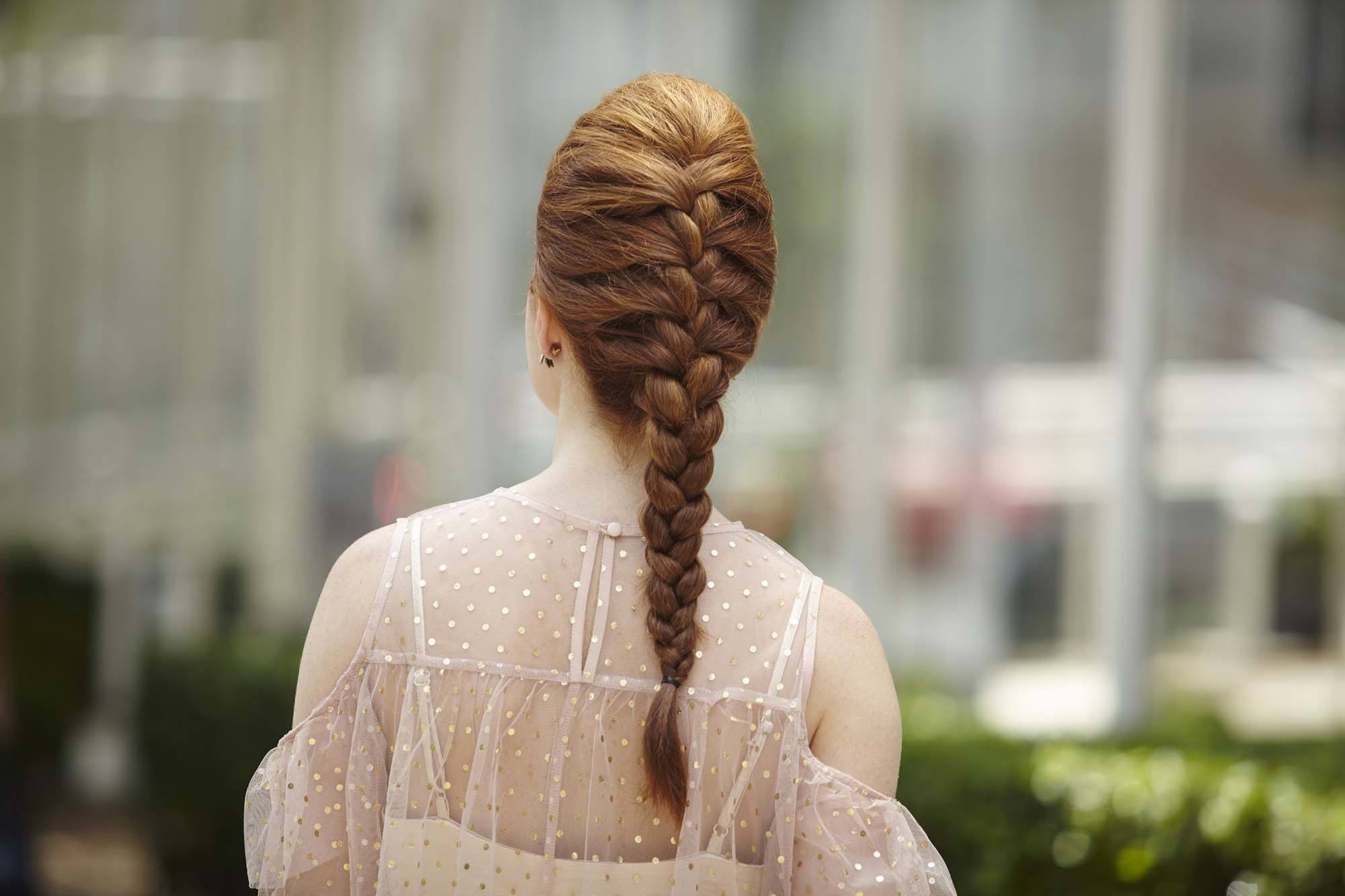 Sem dinheiro ou tempo? Veja 10 penteados de salão para fazer em casa