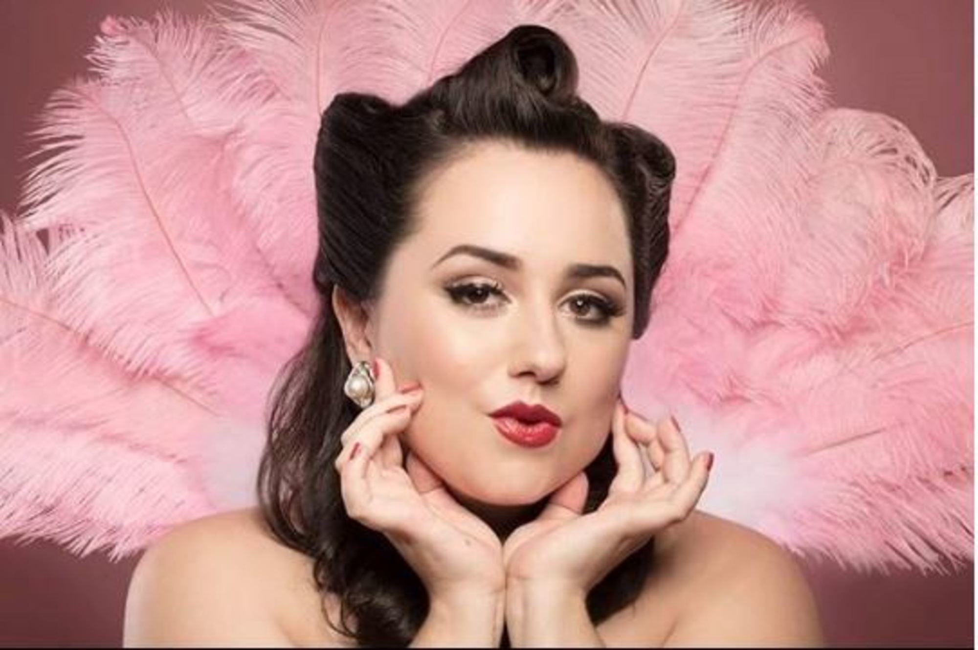 Inspiração retrô: todo o charme de 13 mulheres com cabelo de pin-up no Instagram