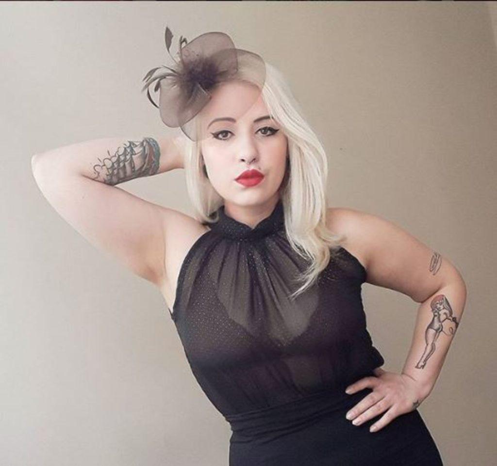 modelo de cabelo de pin-up no Instagram
